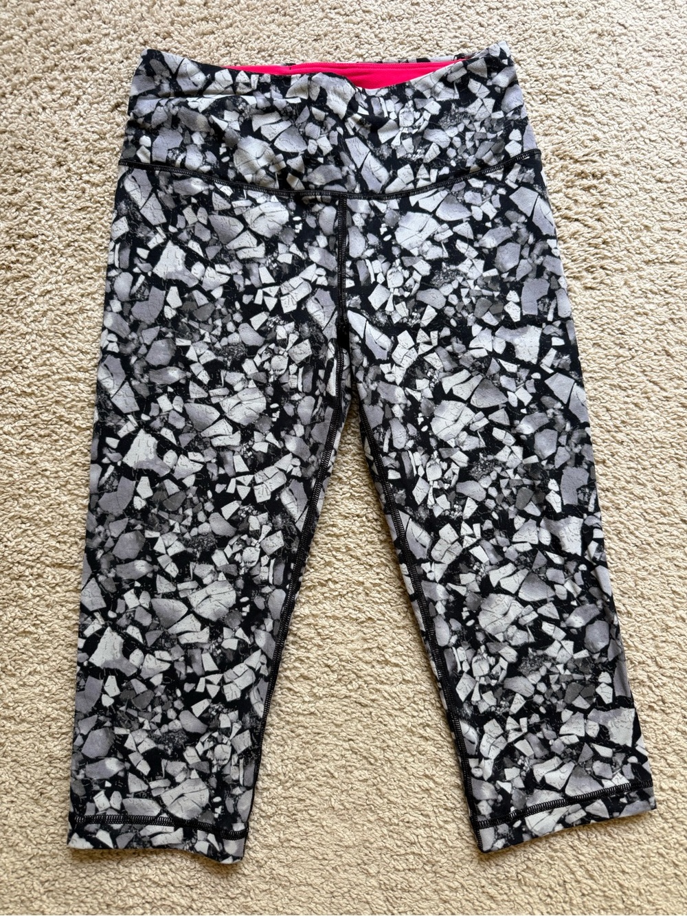 VS VSX Sport Knockout Crop Leggings Black White Terrazzo Print Size S